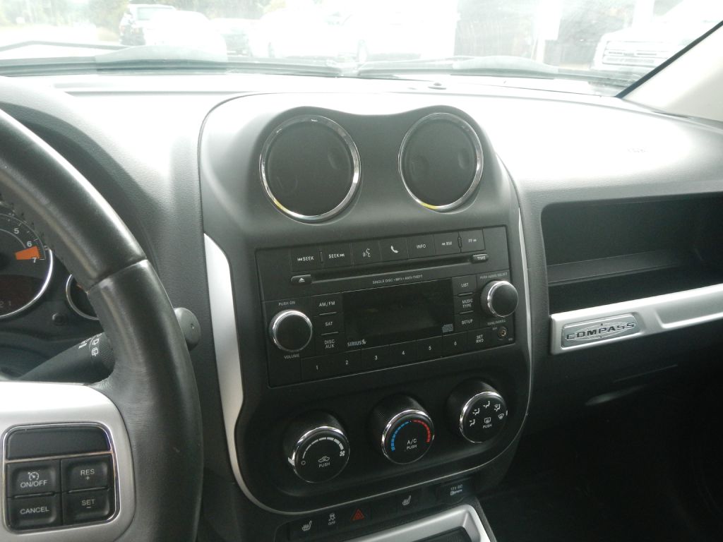 Photo 44 of this JEEP COMPASS 4WD