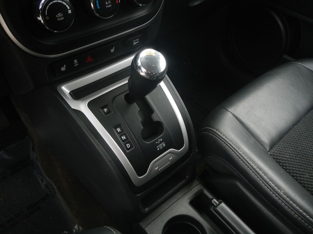 Photo 46 of this JEEP COMPASS 4WD