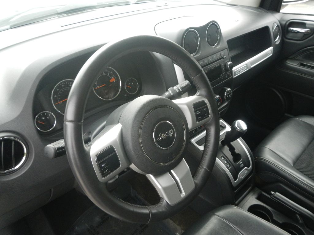 Photo 47 of this JEEP COMPASS 4WD