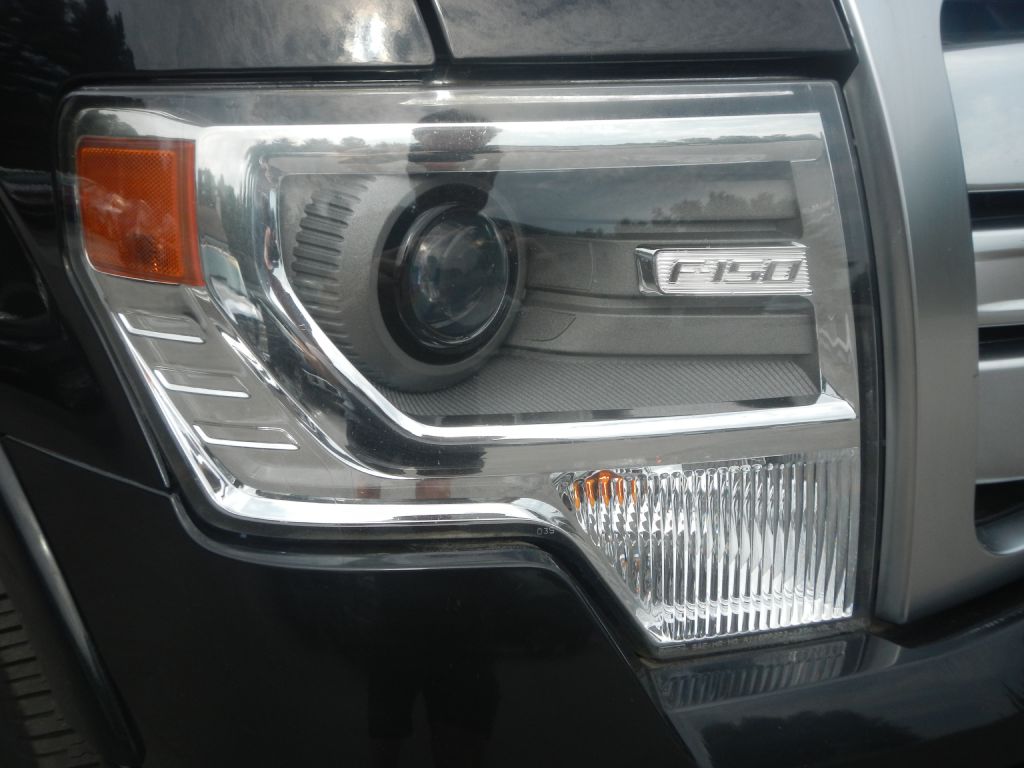 Photo 12 of this FORD F150 PLATINUM