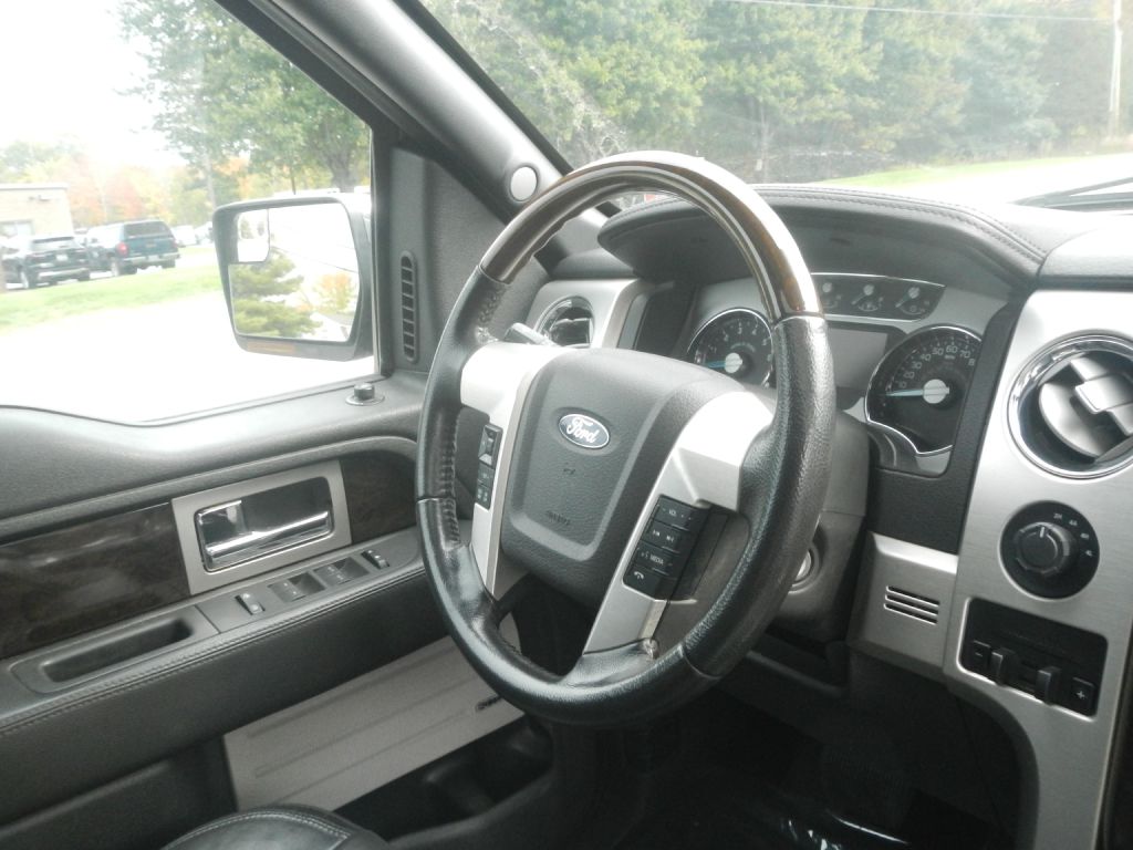 Photo 22 of this FORD F150 PLATINUM