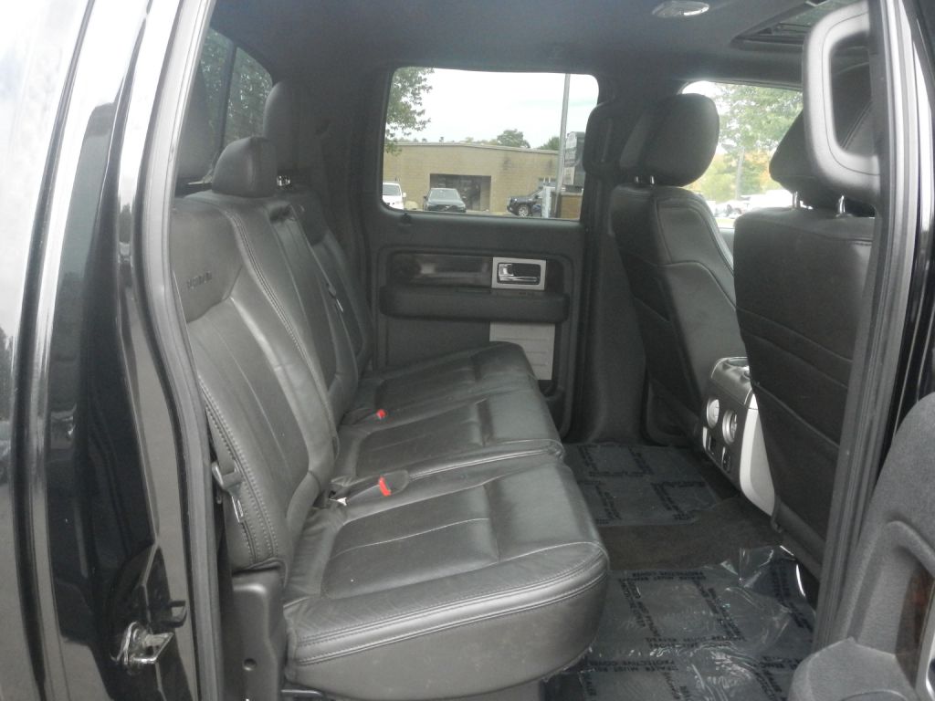 Photo 28 of this FORD F150 PLATINUM