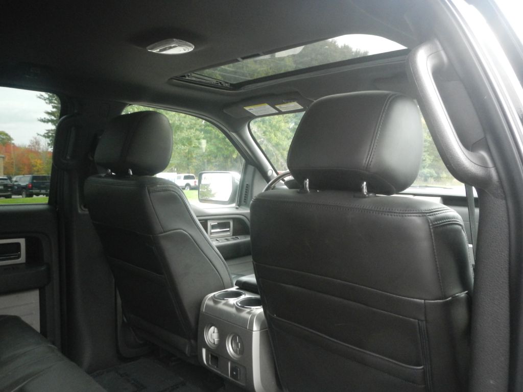 Photo 29 of this FORD F150 PLATINUM