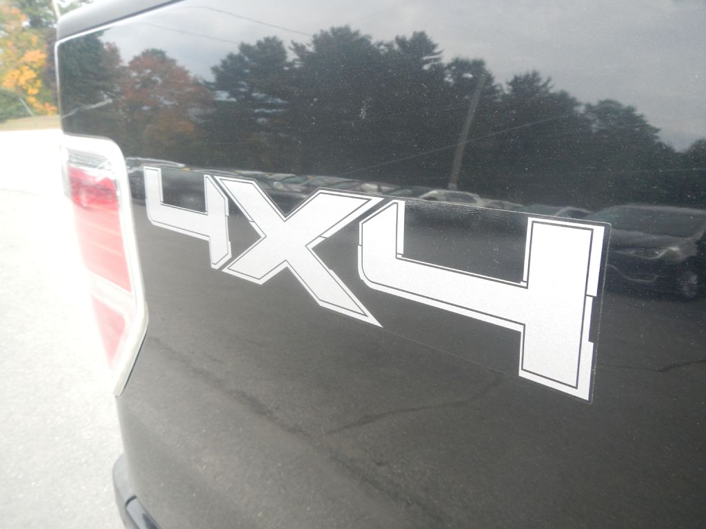 Photo 33 of this FORD F150 PLATINUM