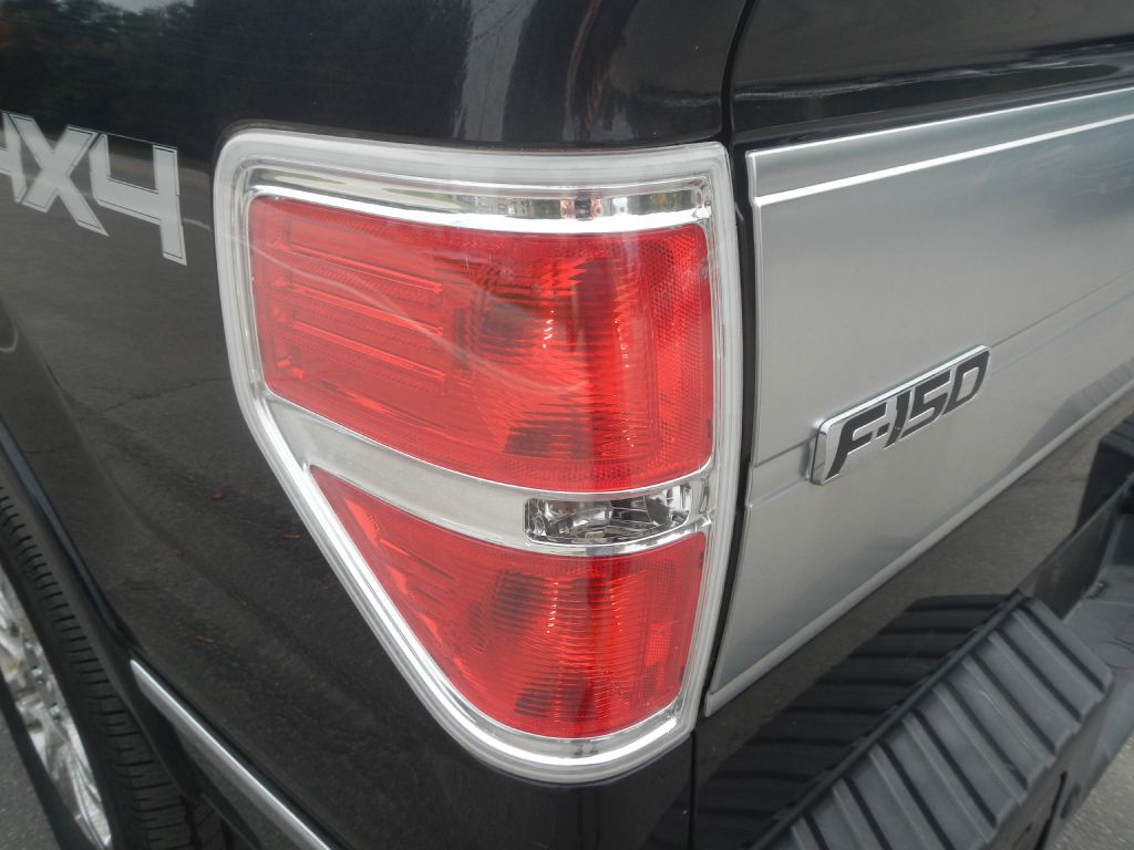 Photo 35 of this FORD F150 PLATINUM