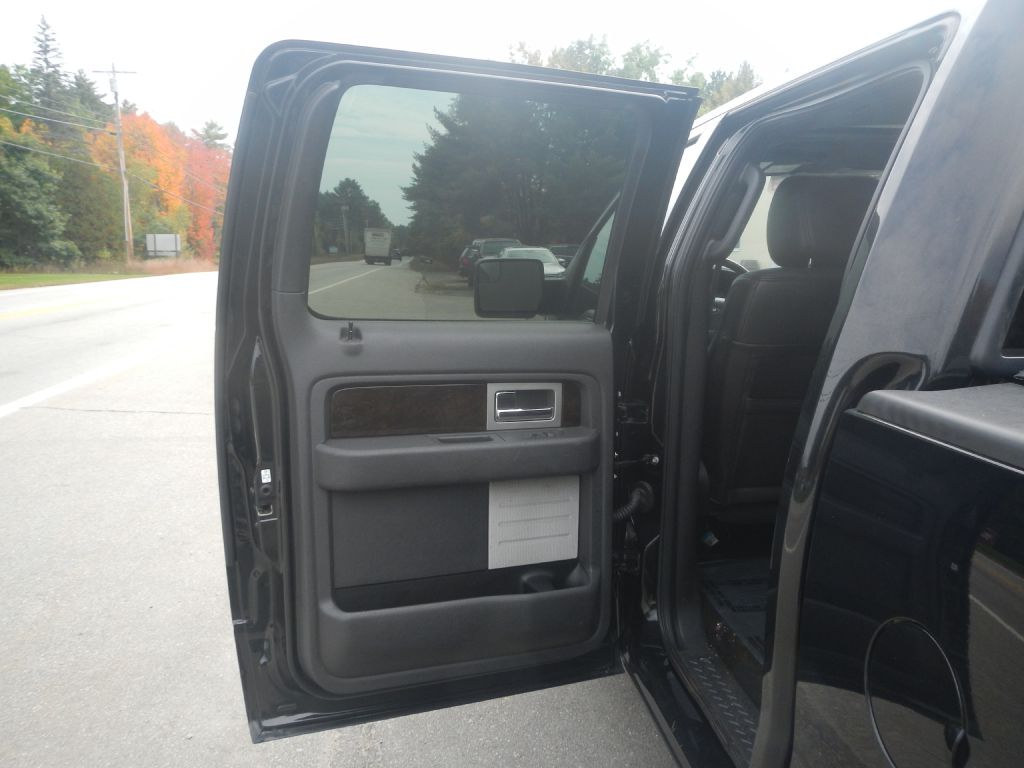 Photo 44 of this FORD F150 PLATINUM