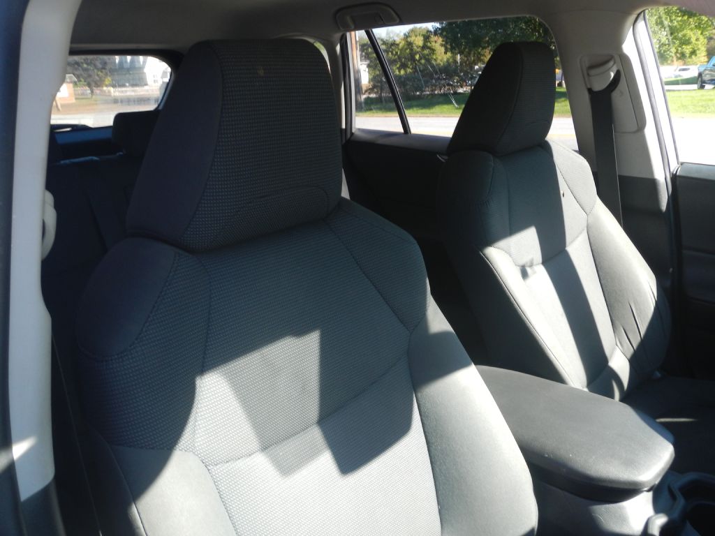 Photo 8 of this TOYOTA RAV4