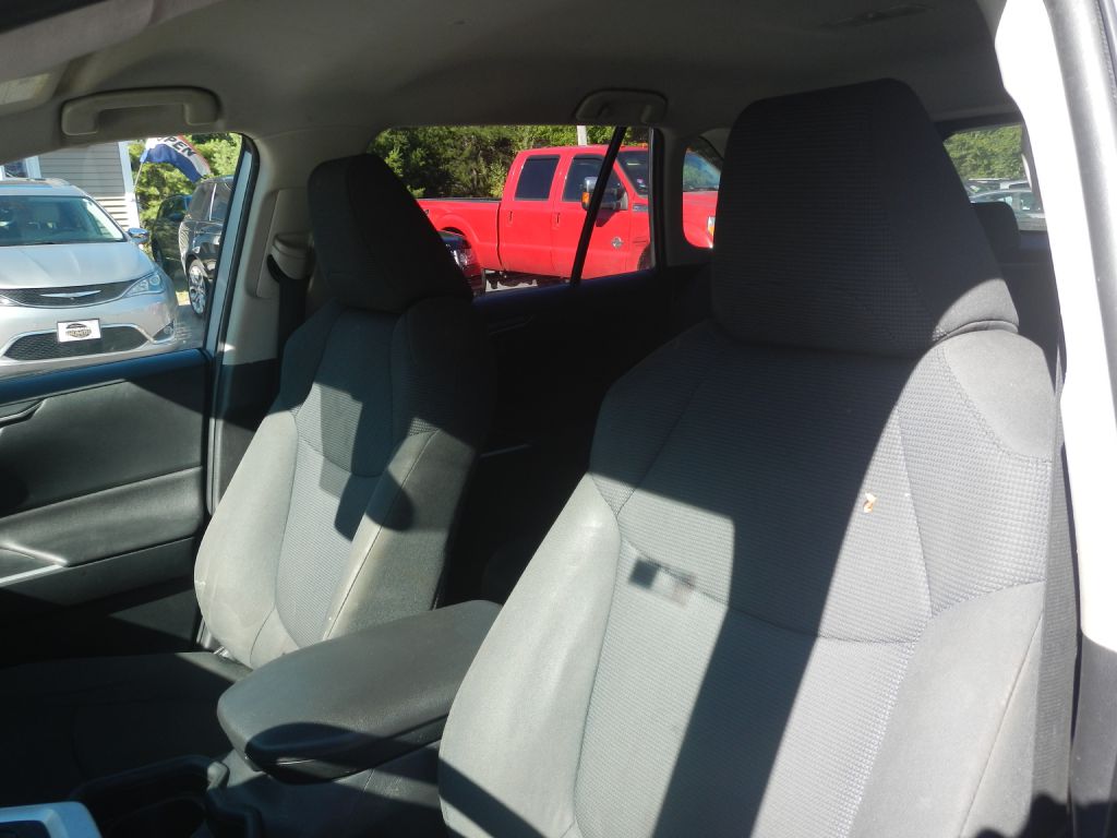 Photo 46 of this TOYOTA RAV4