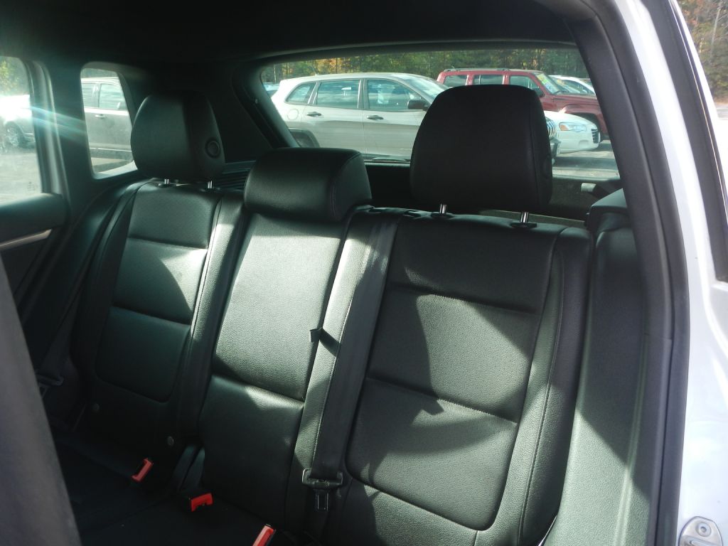 Photo 4 of this VOLKSWAGEN TIGUAN AWD