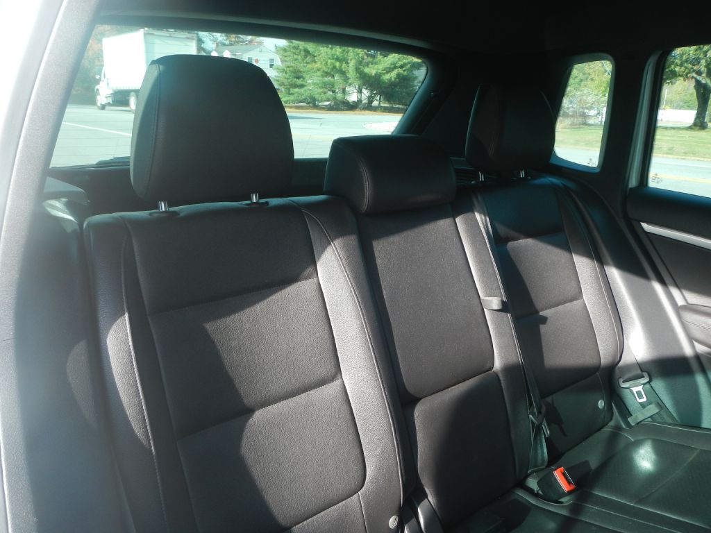Photo 7 of this VOLKSWAGEN TIGUAN AWD