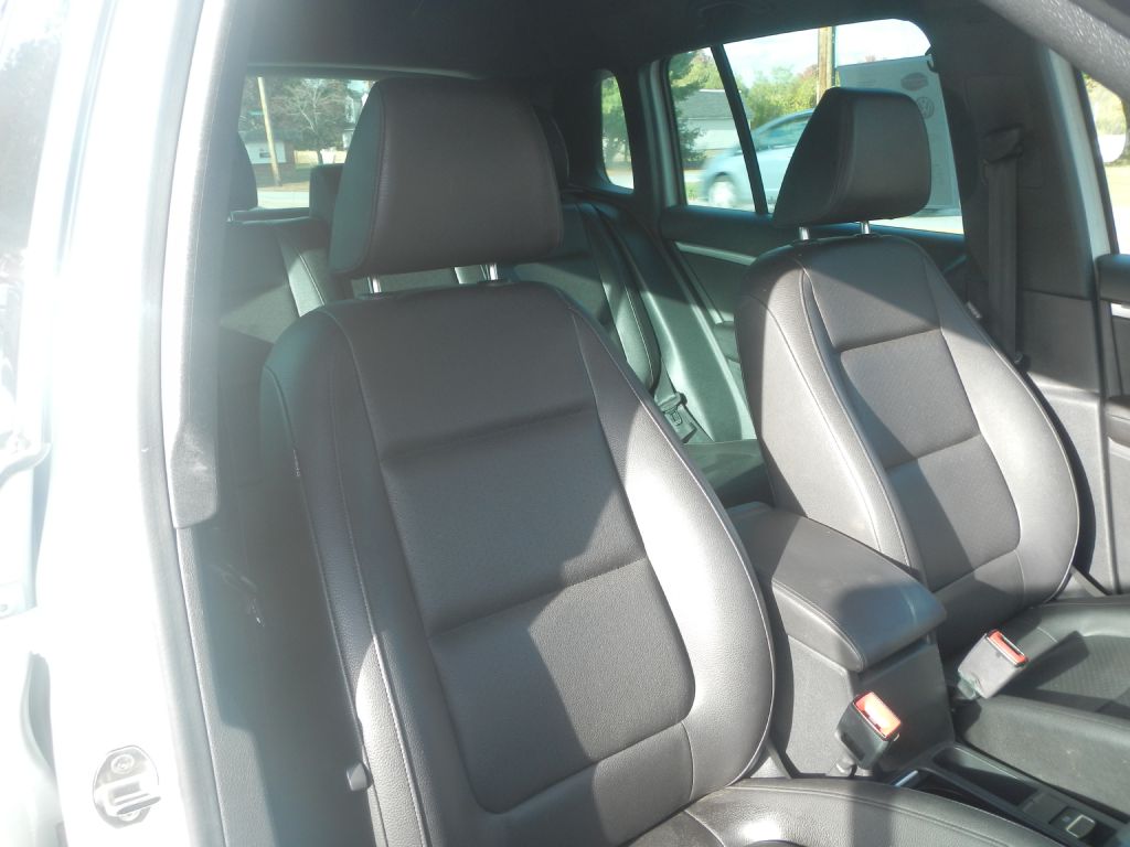 Photo 8 of this VOLKSWAGEN TIGUAN AWD