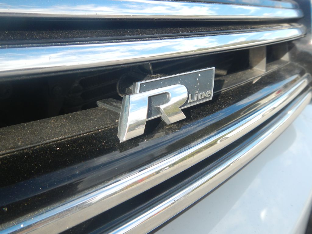 Photo 10 of this VOLKSWAGEN TIGUAN AWD