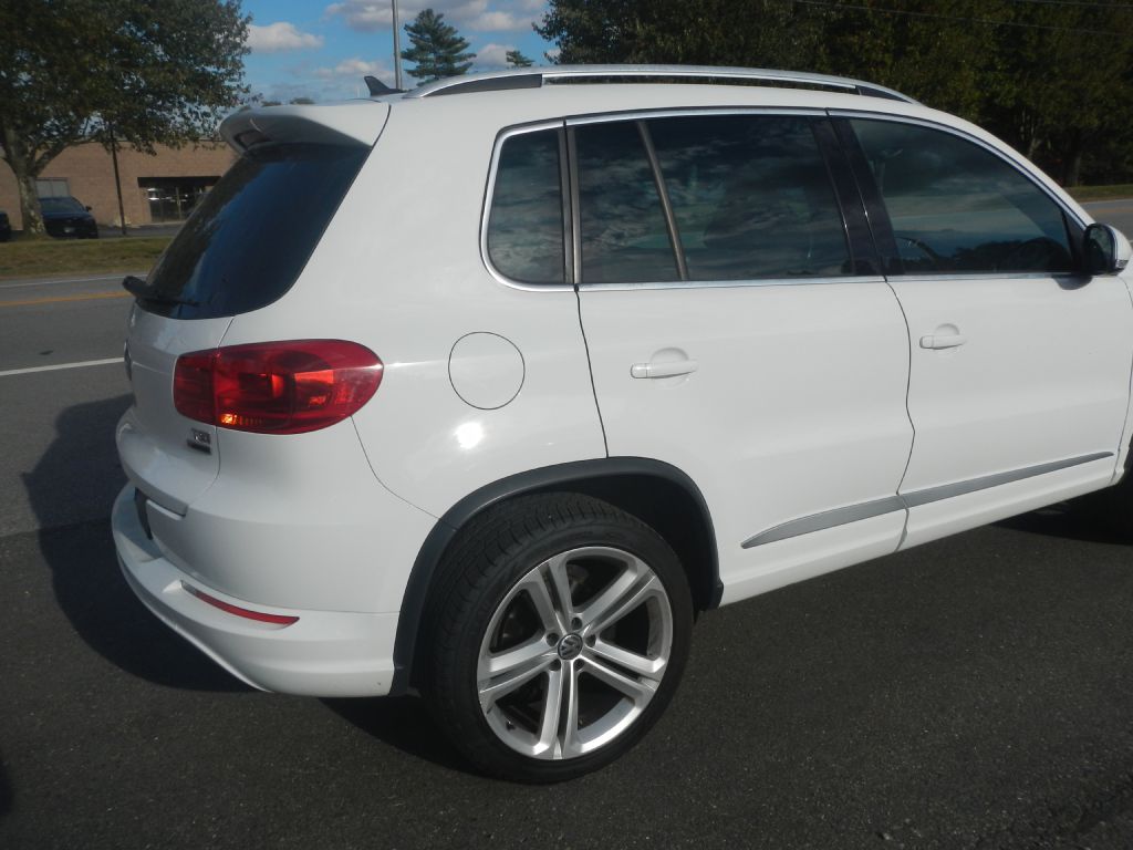Photo 13 of this VOLKSWAGEN TIGUAN AWD