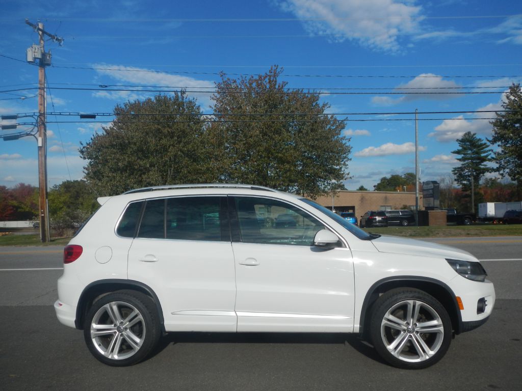Photo 14 of this VOLKSWAGEN TIGUAN AWD