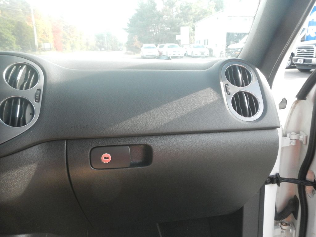 Photo 23 of this VOLKSWAGEN TIGUAN AWD