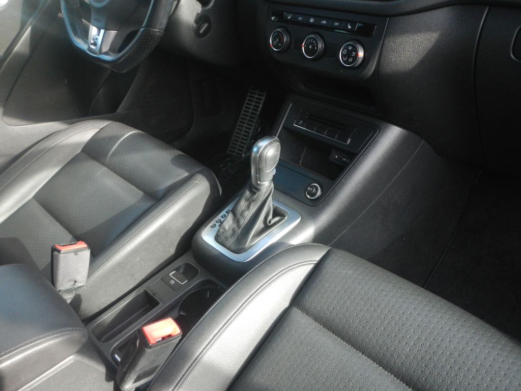 Photo 24 of this VOLKSWAGEN TIGUAN AWD