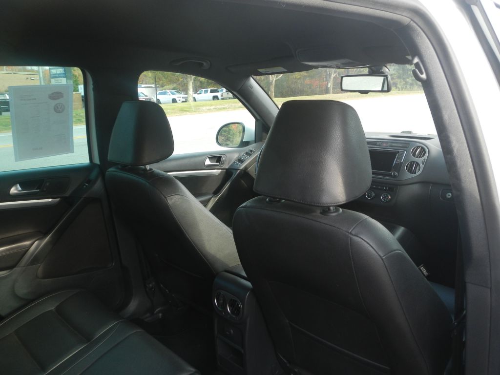 Photo 26 of this VOLKSWAGEN TIGUAN AWD
