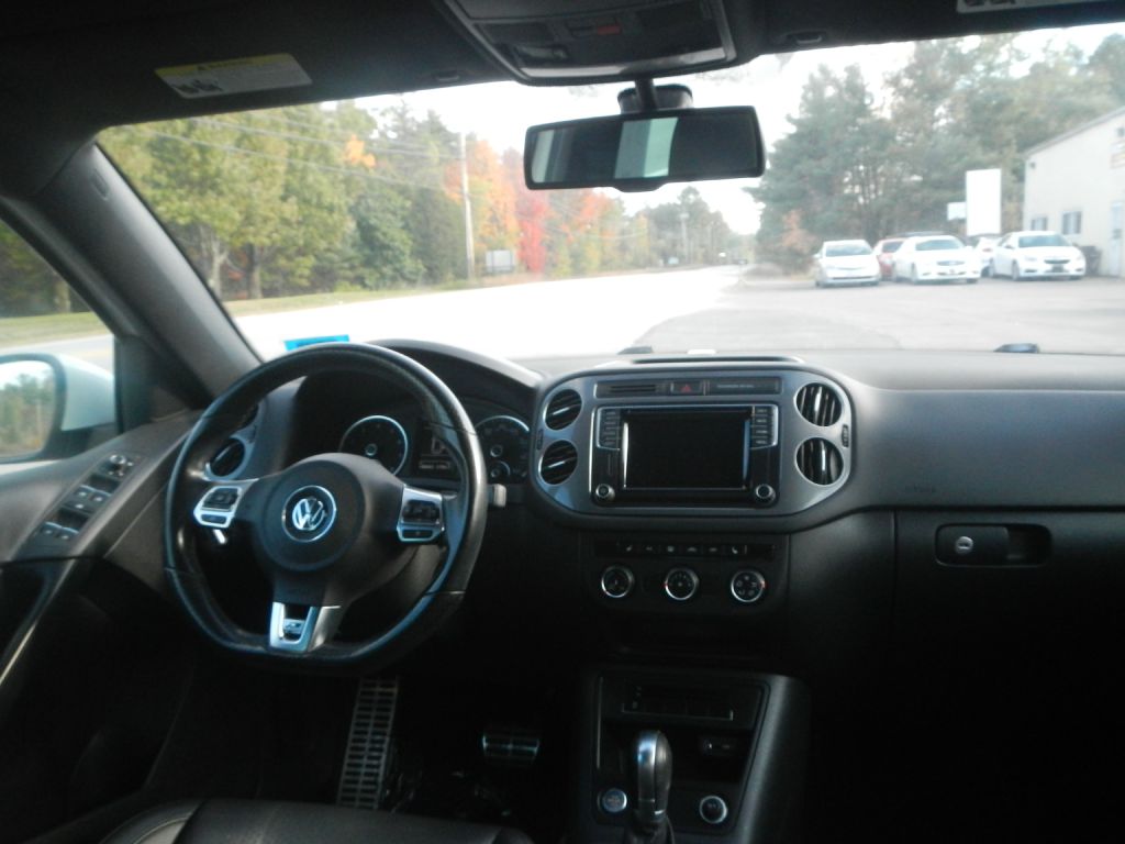 Photo 27 of this VOLKSWAGEN TIGUAN AWD