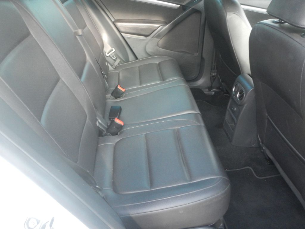 Photo 28 of this VOLKSWAGEN TIGUAN AWD