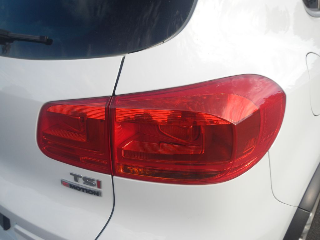 Photo 30 of this VOLKSWAGEN TIGUAN AWD