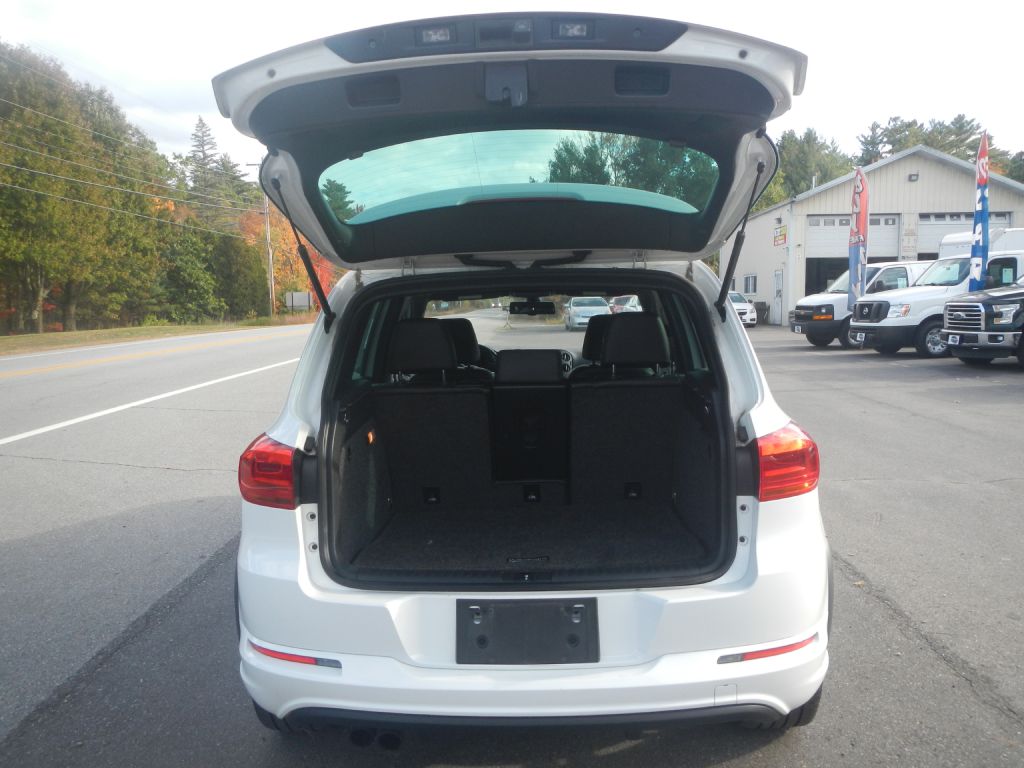 Photo 33 of this VOLKSWAGEN TIGUAN AWD