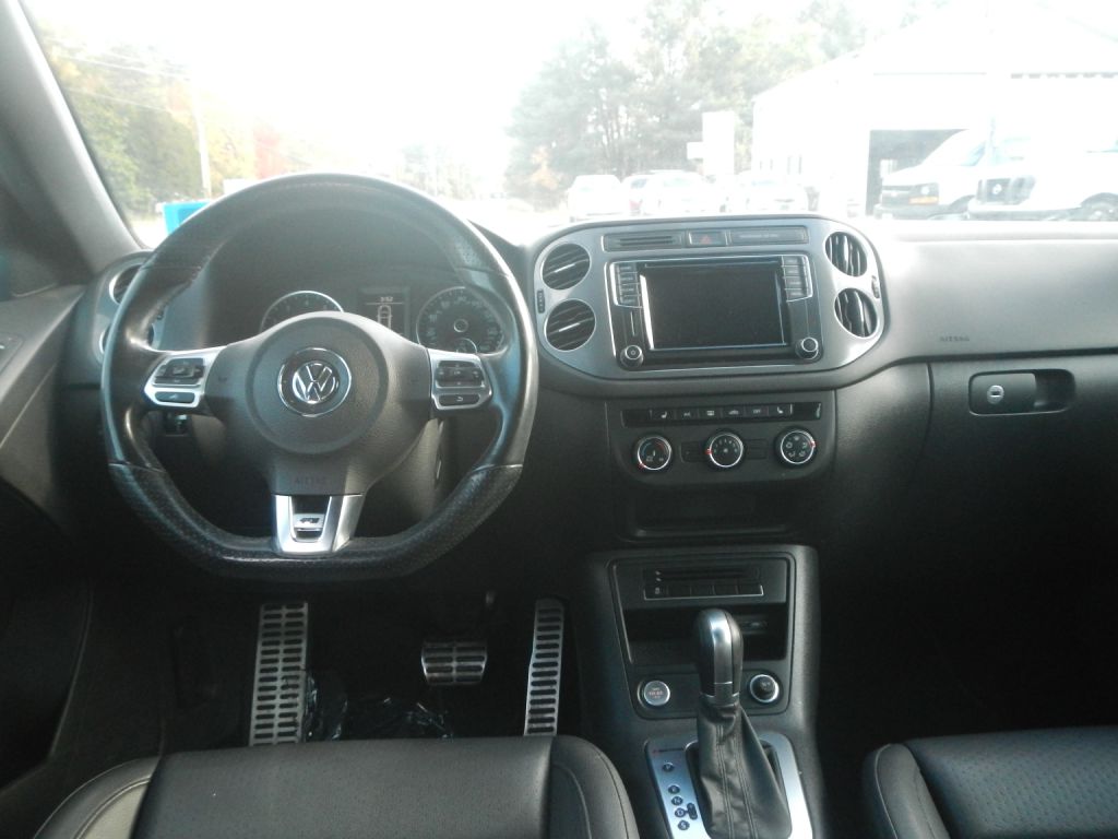 Photo 45 of this VOLKSWAGEN TIGUAN AWD