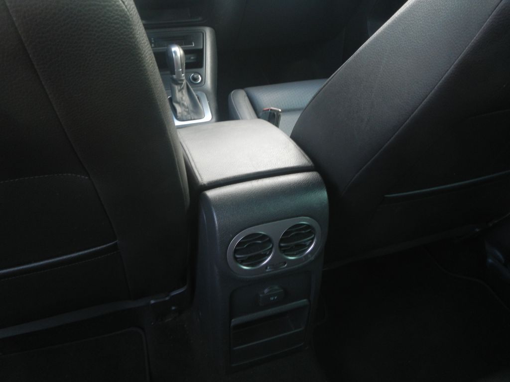 Photo 46 of this VOLKSWAGEN TIGUAN AWD