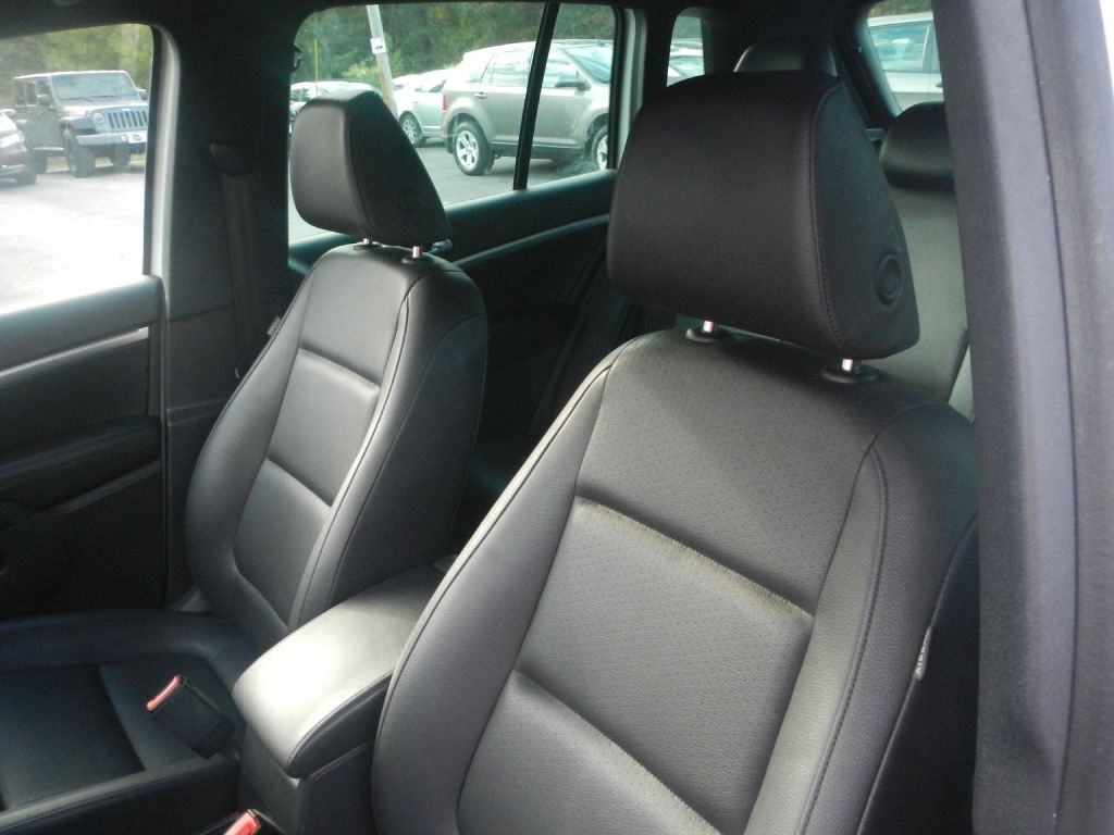 Photo 49 of this VOLKSWAGEN TIGUAN AWD