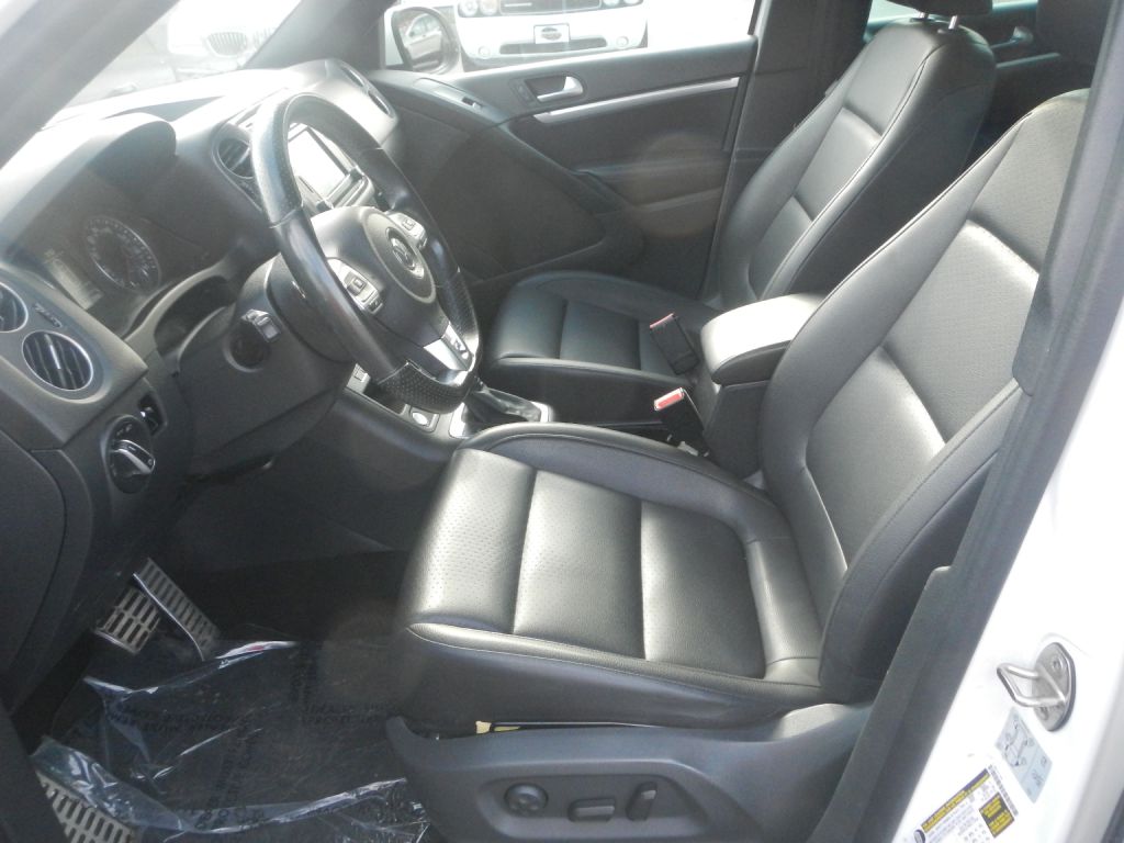 Photo 50 of this VOLKSWAGEN TIGUAN AWD