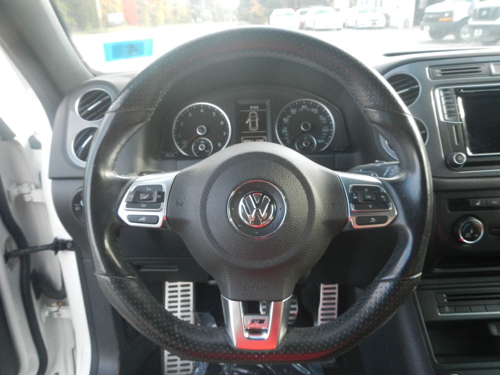 Photo 54 of this VOLKSWAGEN TIGUAN AWD