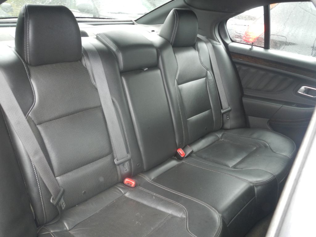 Photo 8 of this FORD TAURUS