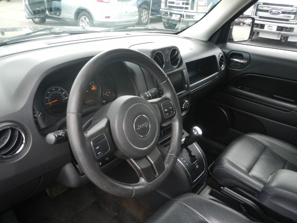Photo 3 of this JEEP PATRIOT 4WD