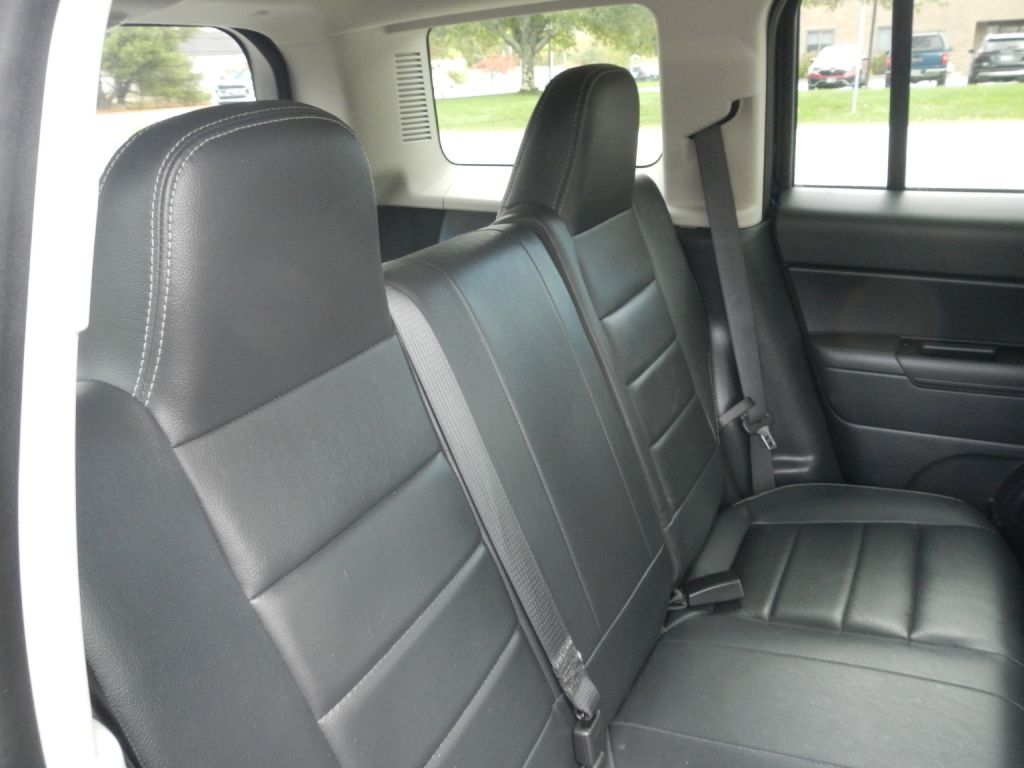 Photo 8 of this JEEP PATRIOT 4WD