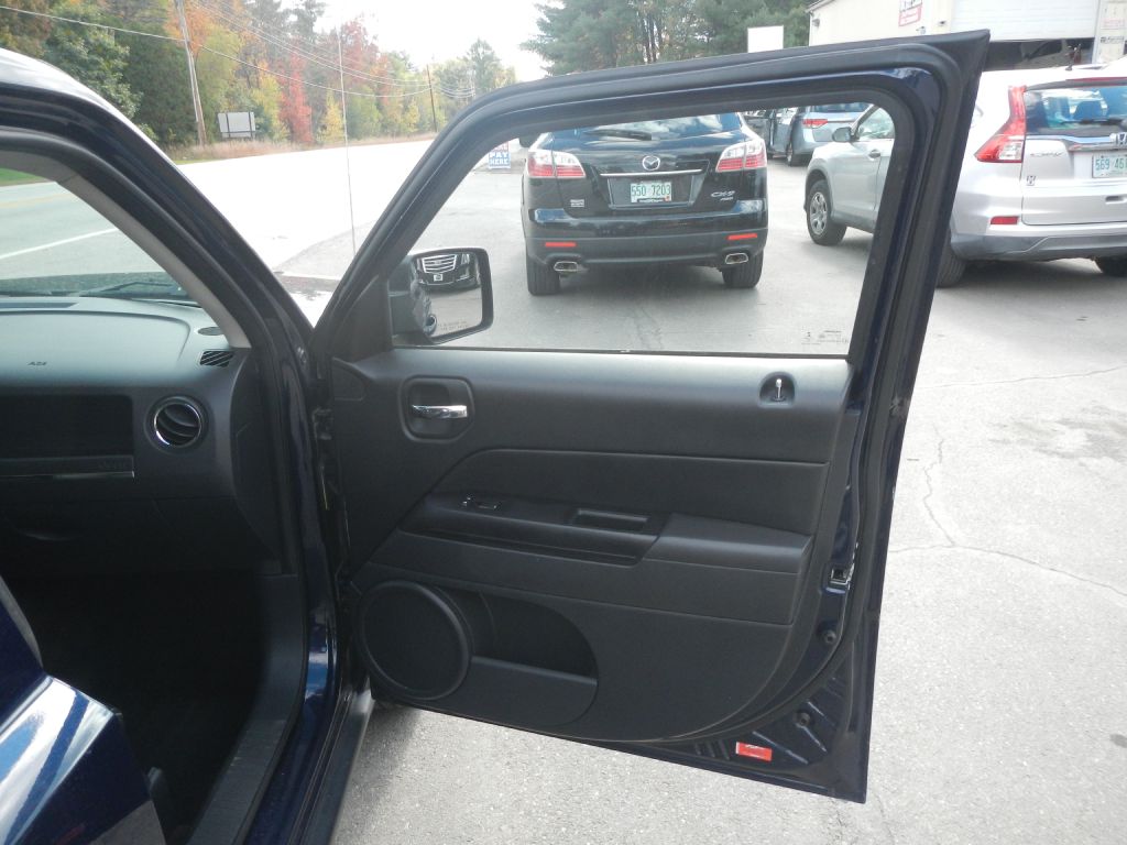 Photo 18 of this JEEP PATRIOT 4WD