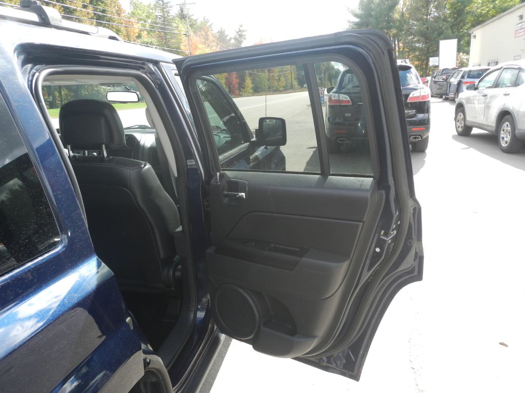 Photo 25 of this JEEP PATRIOT 4WD