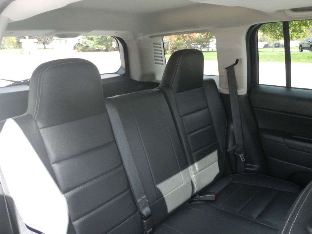 Photo 27 of this JEEP PATRIOT 4WD