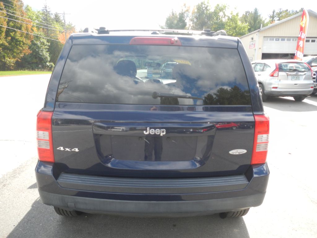 Photo 32 of this JEEP PATRIOT 4WD
