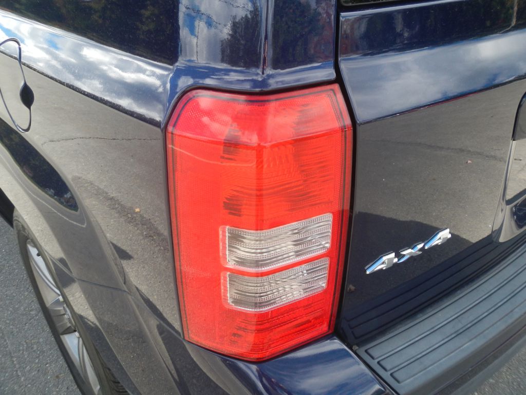 Photo 33 of this JEEP PATRIOT 4WD