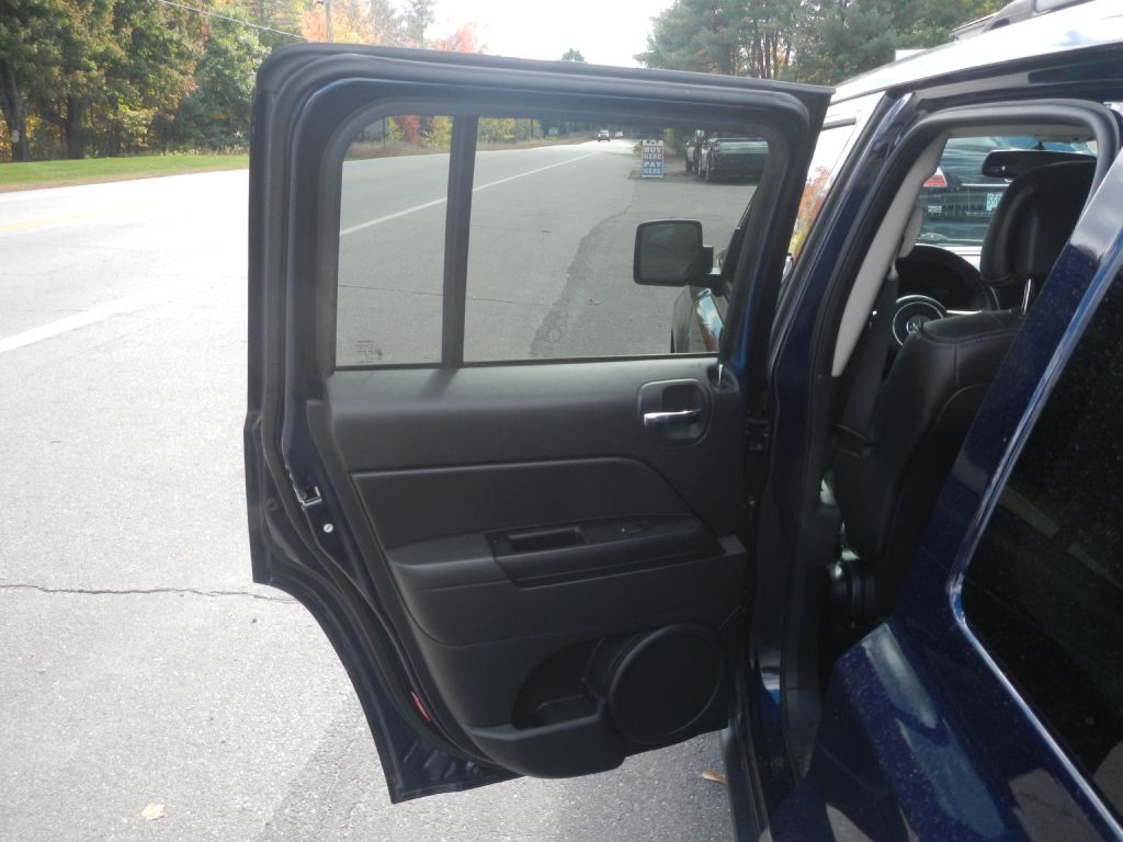 Photo 43 of this JEEP PATRIOT 4WD