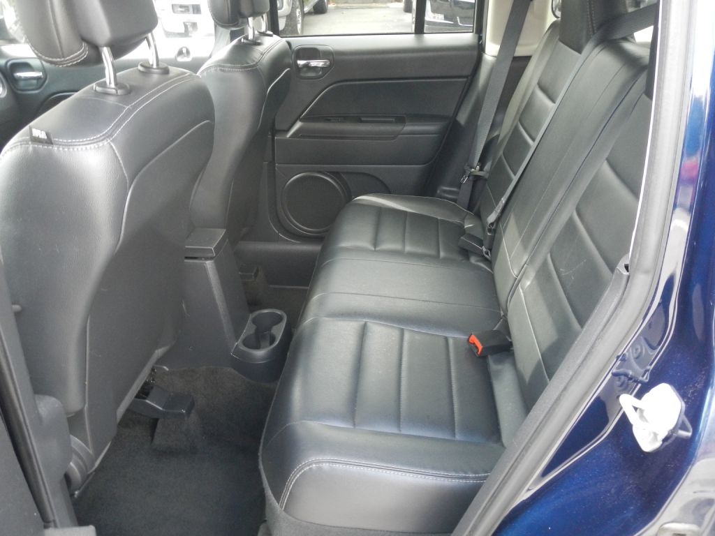 Photo 44 of this JEEP PATRIOT 4WD