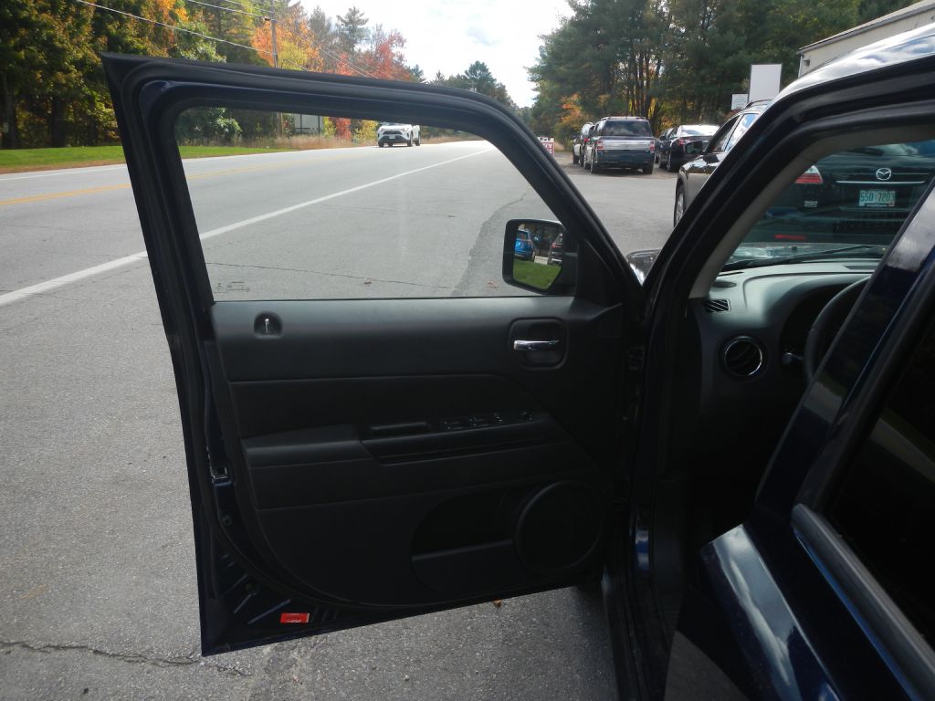 Photo 48 of this JEEP PATRIOT 4WD