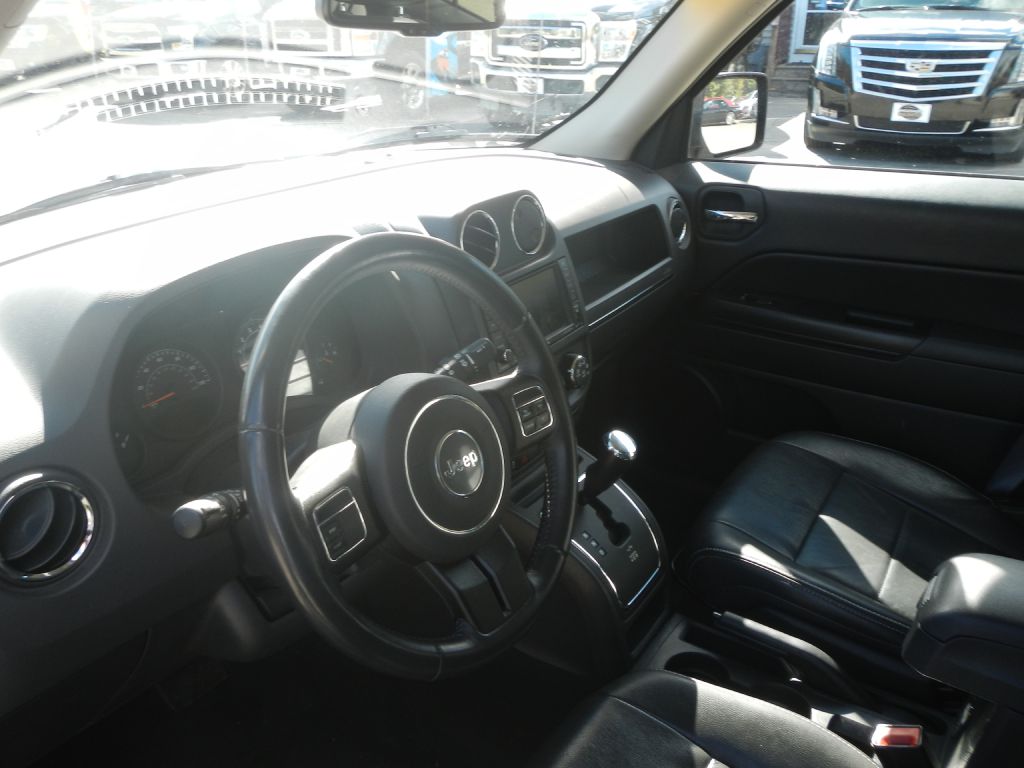 Photo 3 of this JEEP PATRIOT 4WD