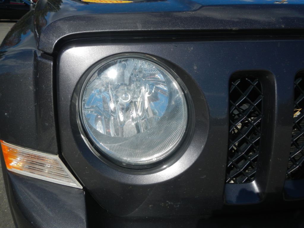 Photo 12 of this JEEP PATRIOT 4WD