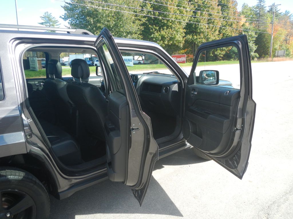 Photo 16 of this JEEP PATRIOT 4WD