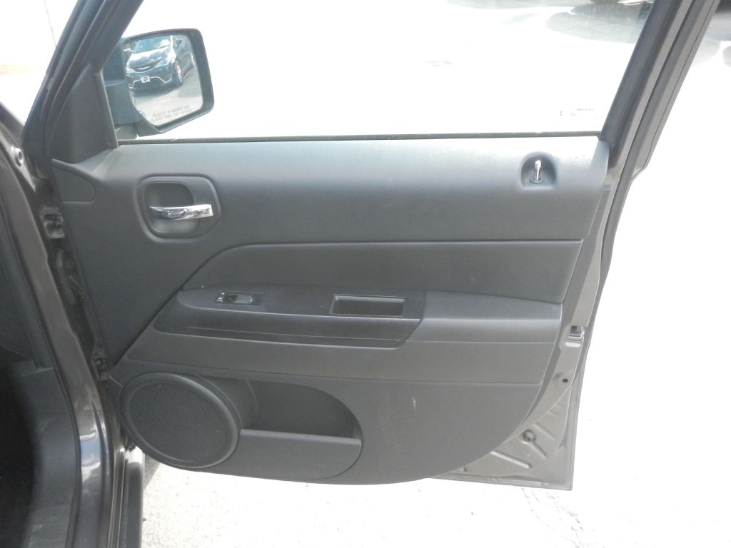 Photo 18 of this JEEP PATRIOT 4WD