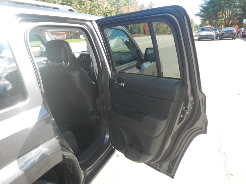 Photo 25 of this JEEP PATRIOT 4WD