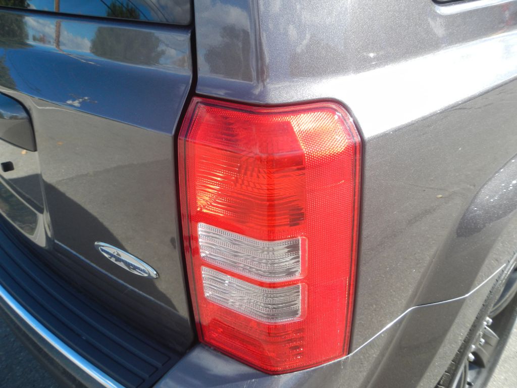 Photo 31 of this JEEP PATRIOT 4WD