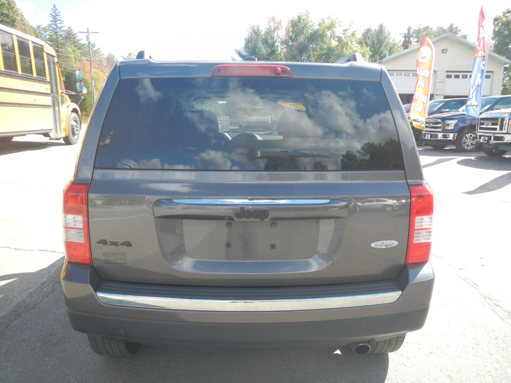 Photo 33 of this JEEP PATRIOT 4WD