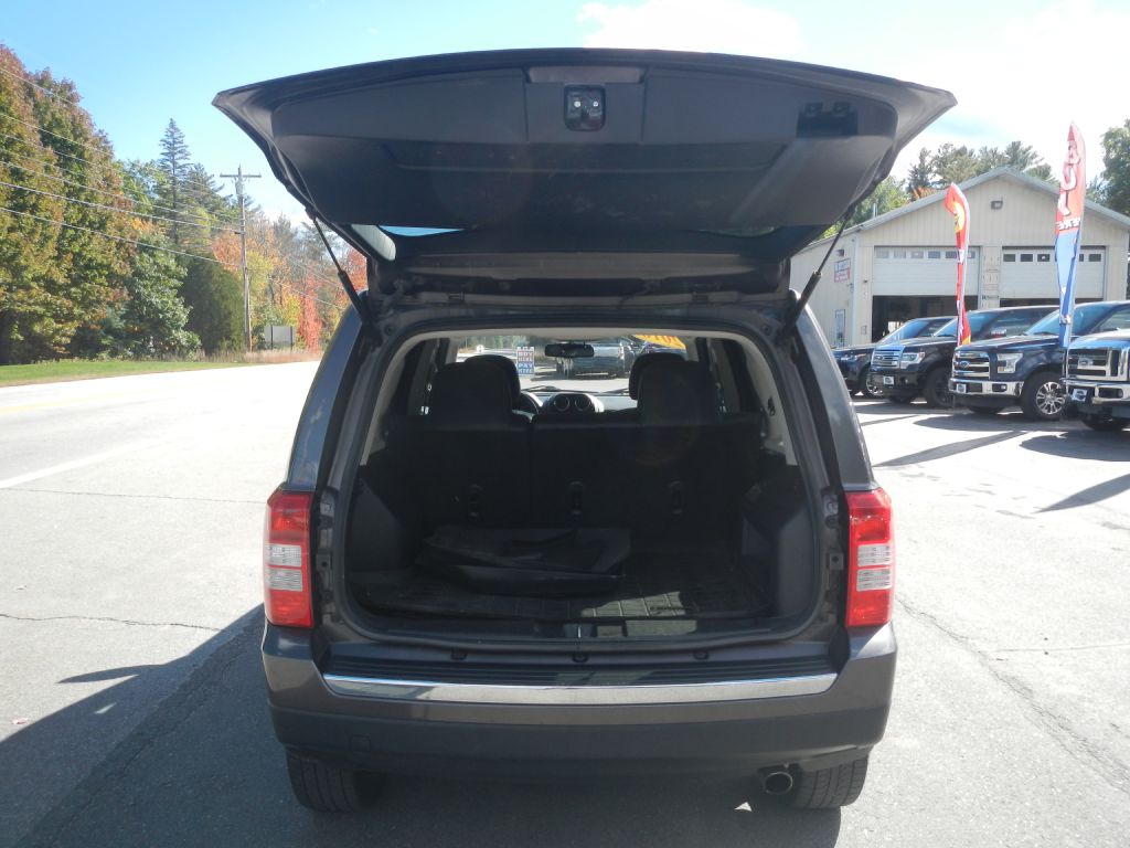 Photo 35 of this JEEP PATRIOT 4WD