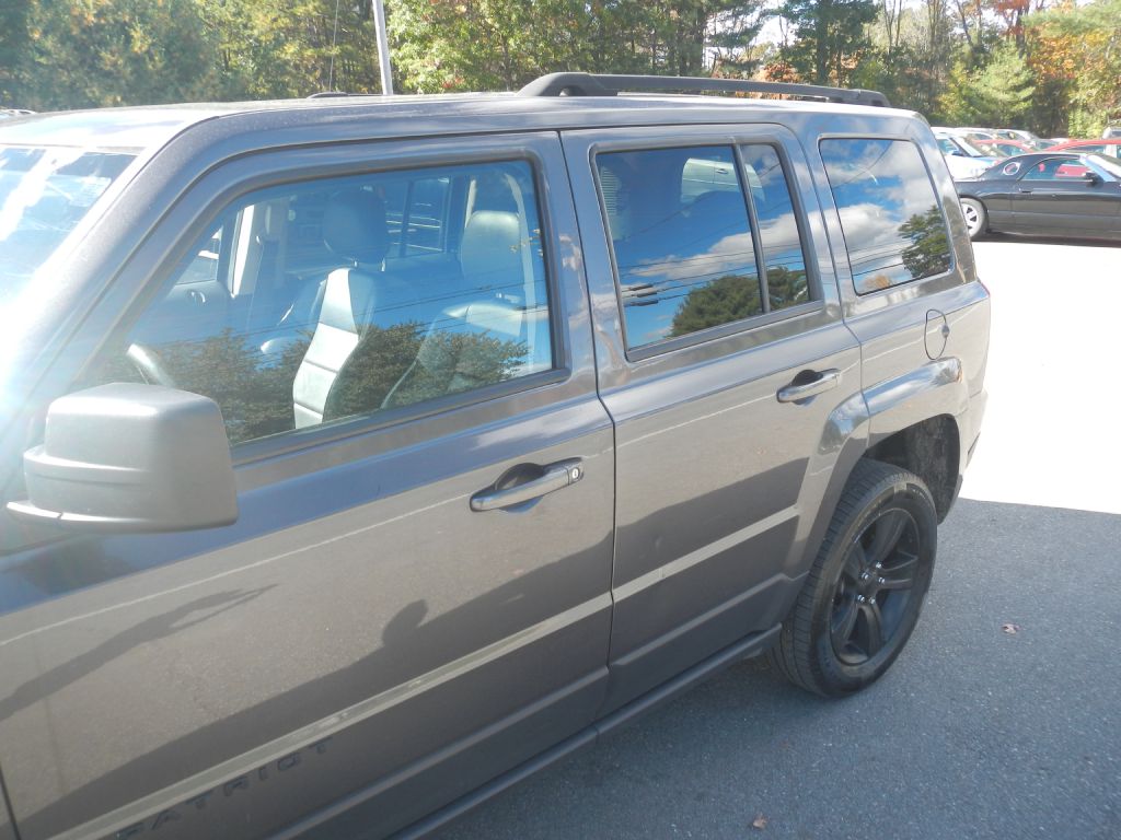 Photo 38 of this JEEP PATRIOT 4WD